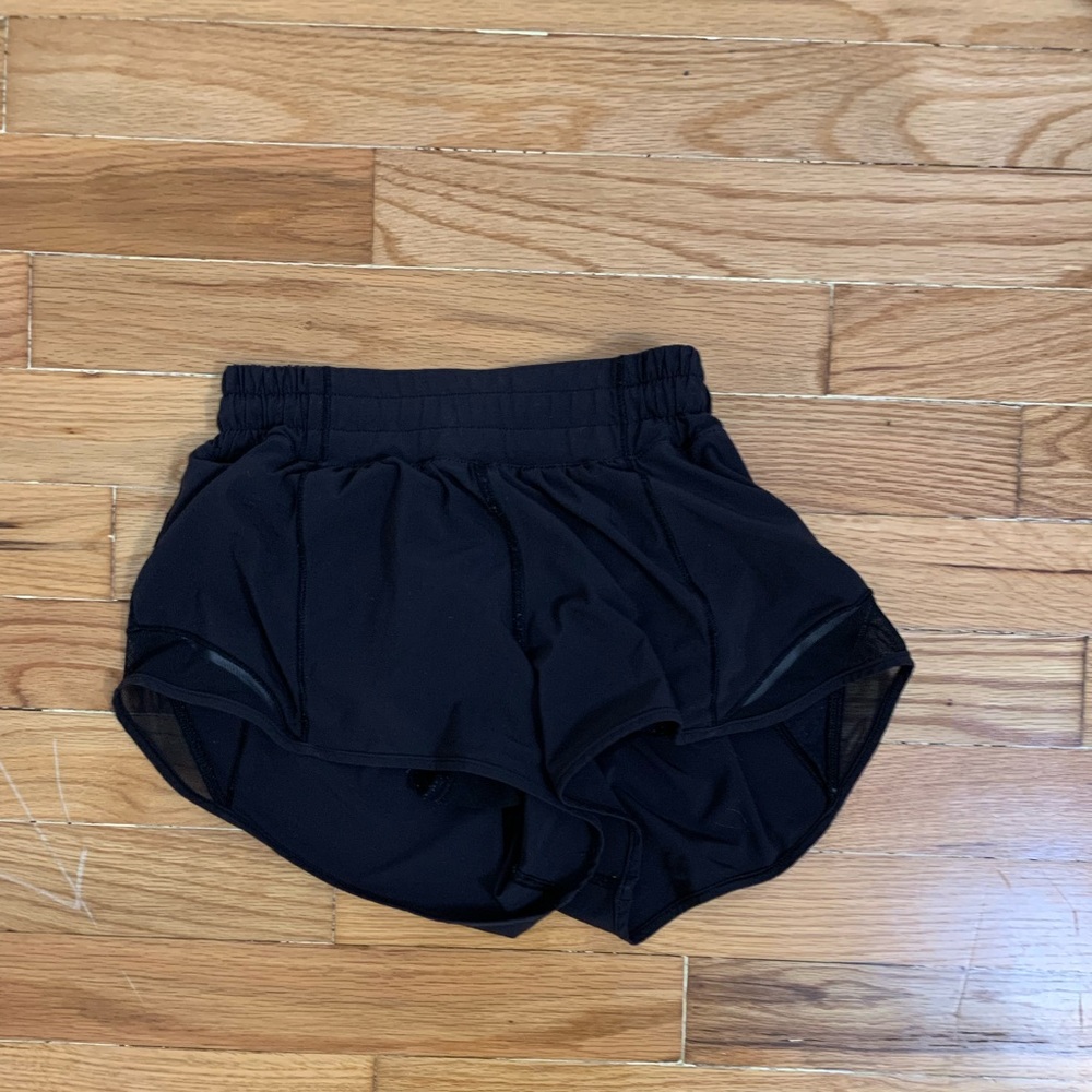 Size 2 Black Lululemon Hotty Hot 2.5”